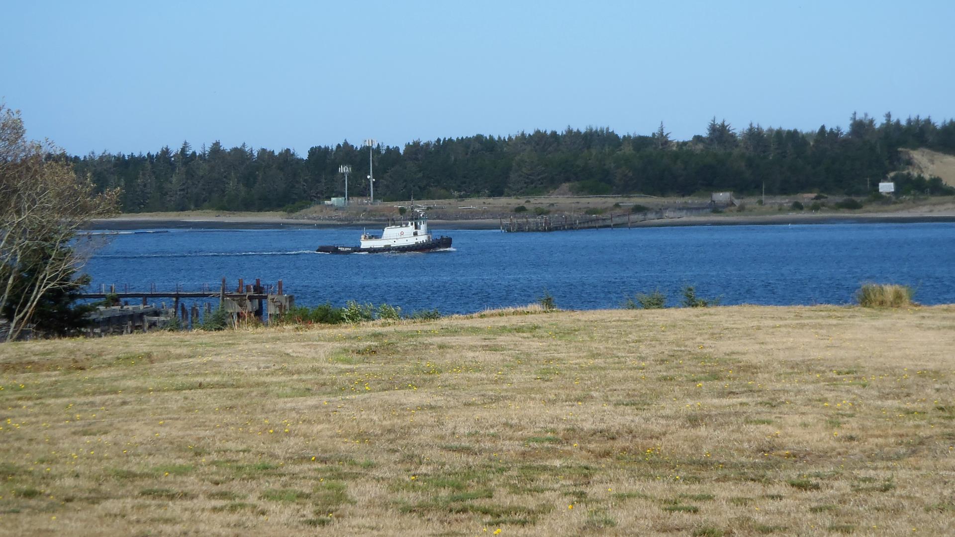 tug at Empire boat ramp