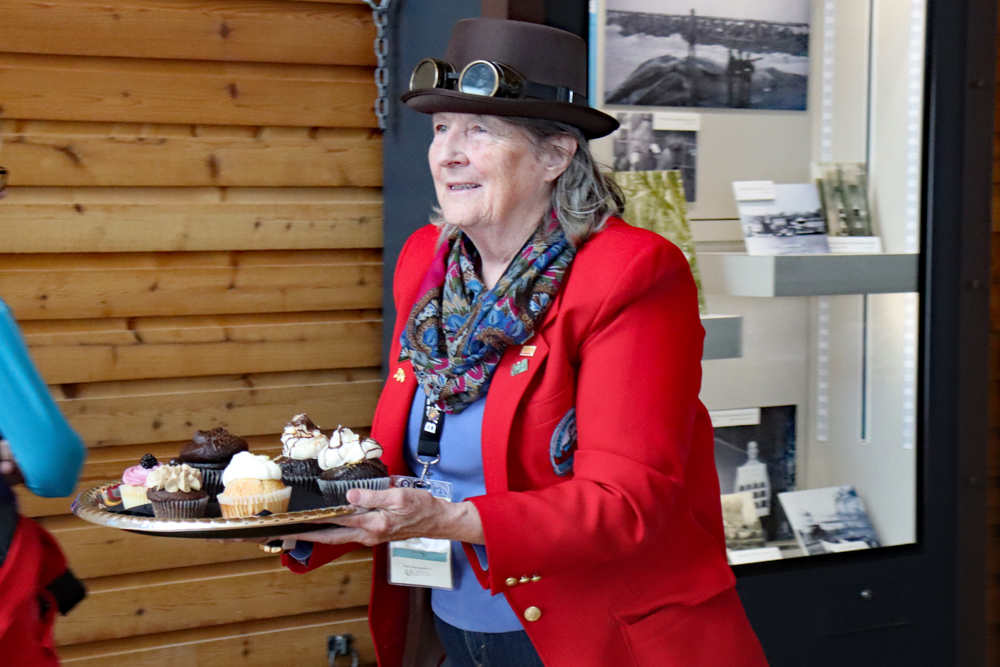 Chamber of Commerce distributing cupcakes