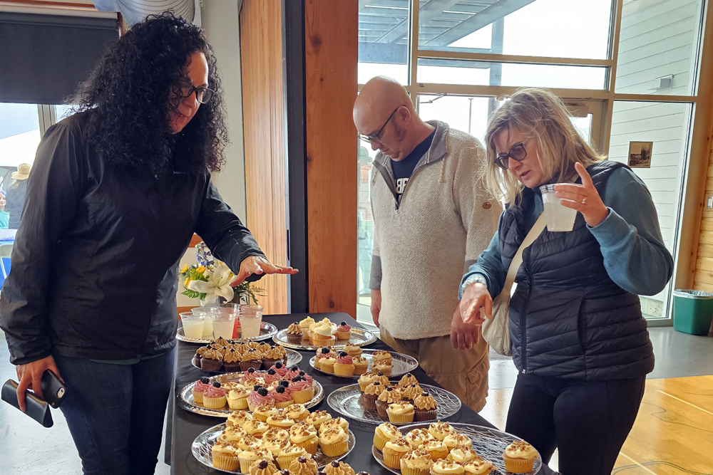 Councilor DiNovo with cupcakes