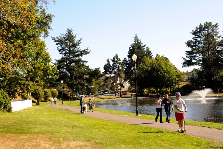 Mingus Park walking path